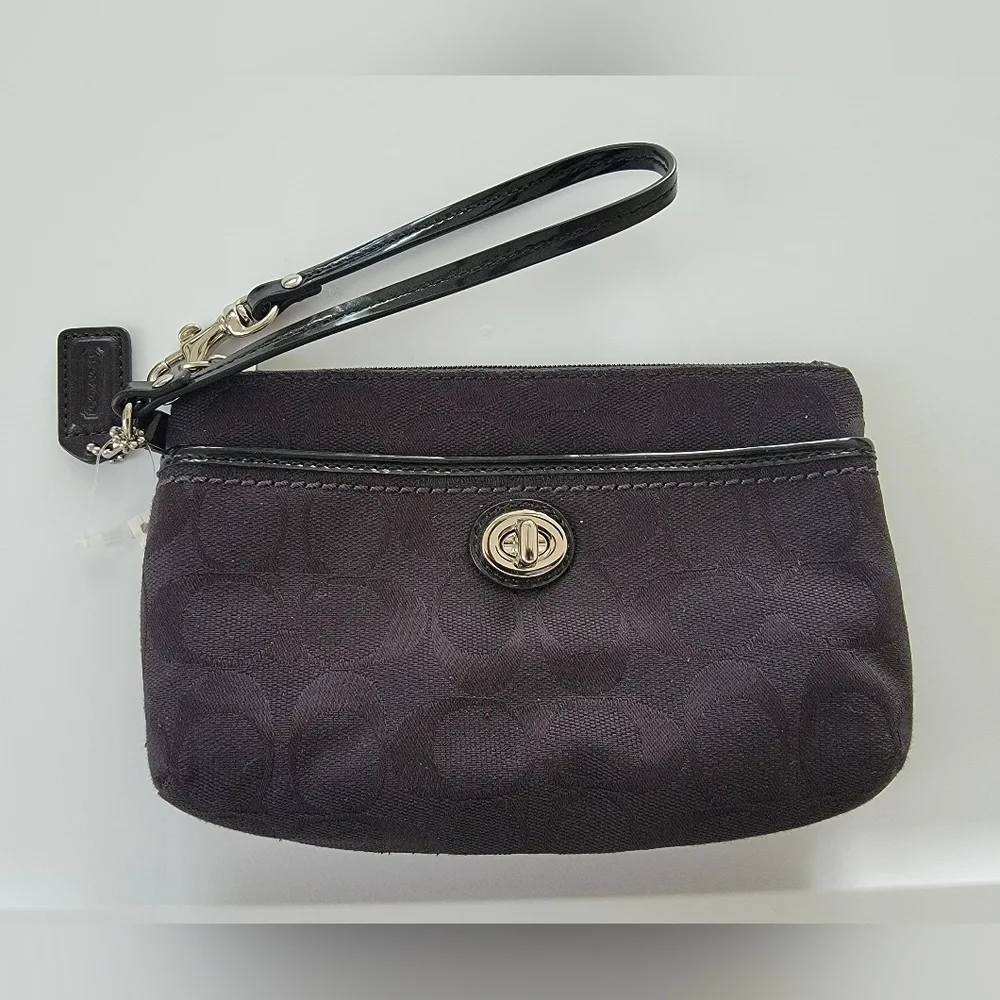 NWT Coach Wristlet with Classic Coach Logo - Picture 1 of 4